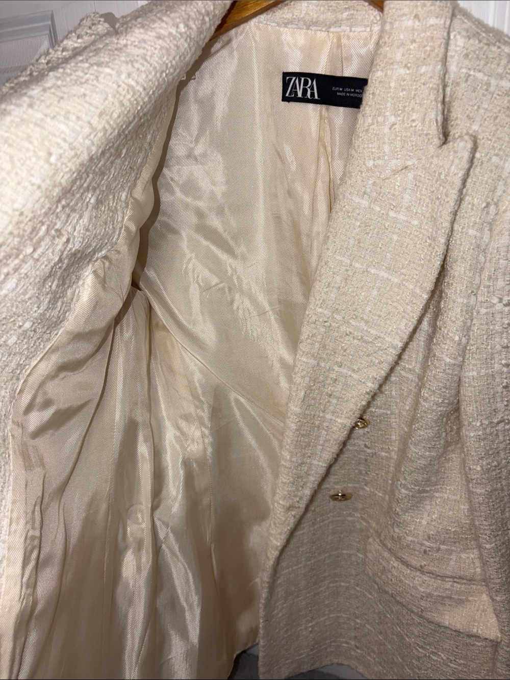 Zara Cream Bouclé Double-Breasted Blazer with Gold Buttons - Picture 6 of 11